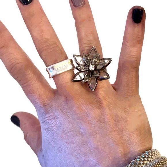 Funky Rare Gray & Black Open Flower Ring - Picture 2 of 7